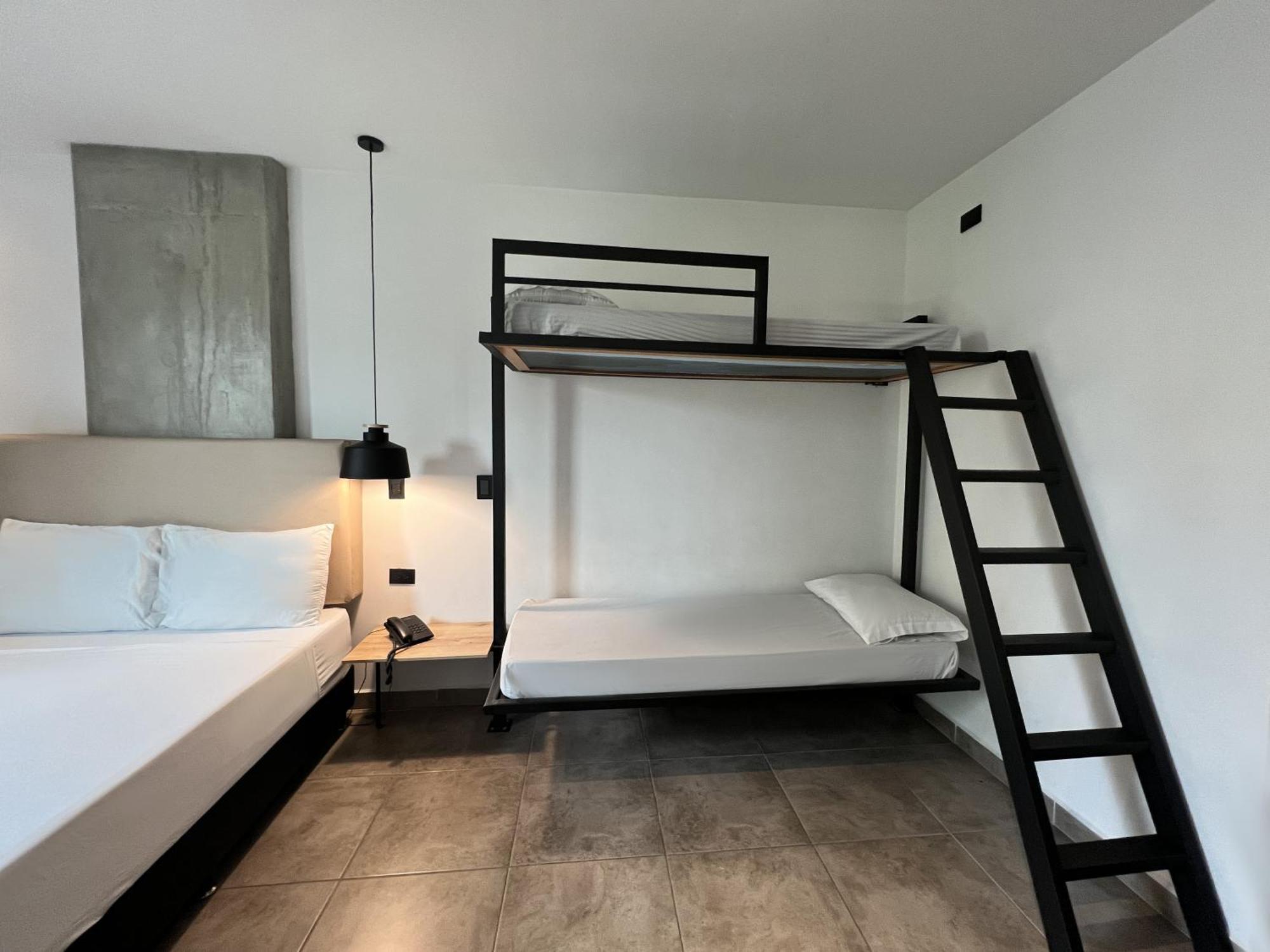Apartahotel Medellin Bagian luar foto