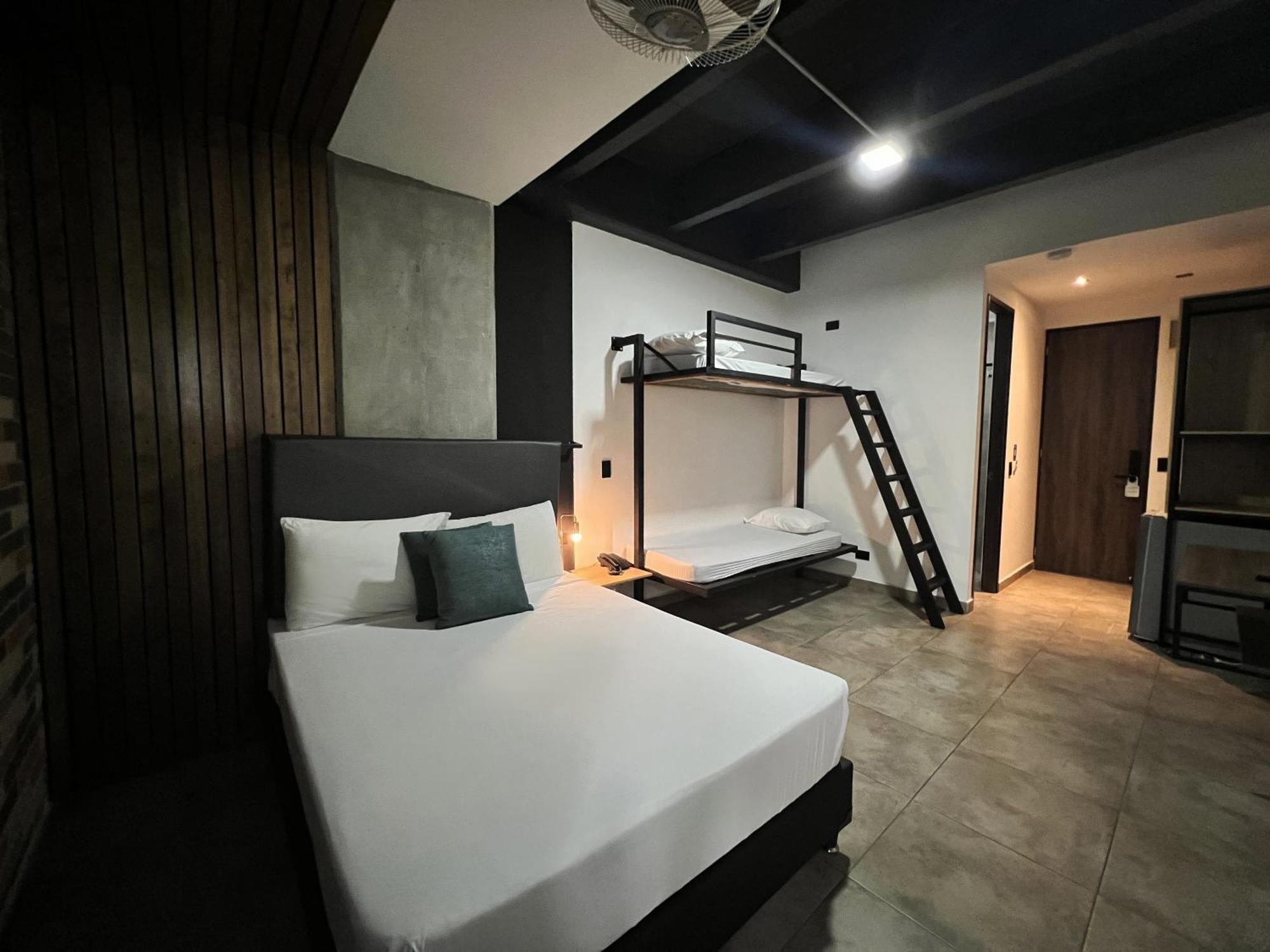 Apartahotel Medellin Bagian luar foto