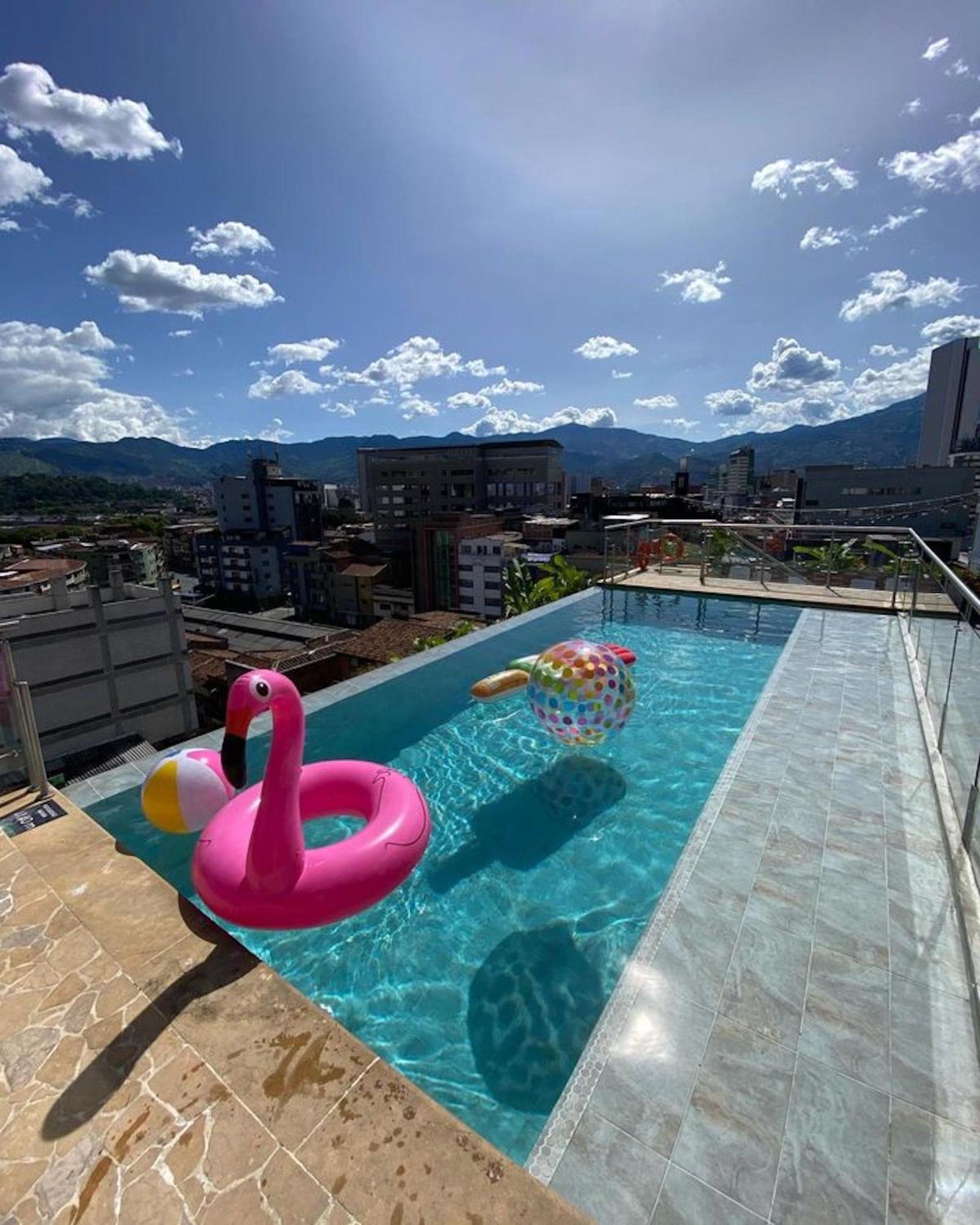 Apartahotel Medellin Bagian luar foto