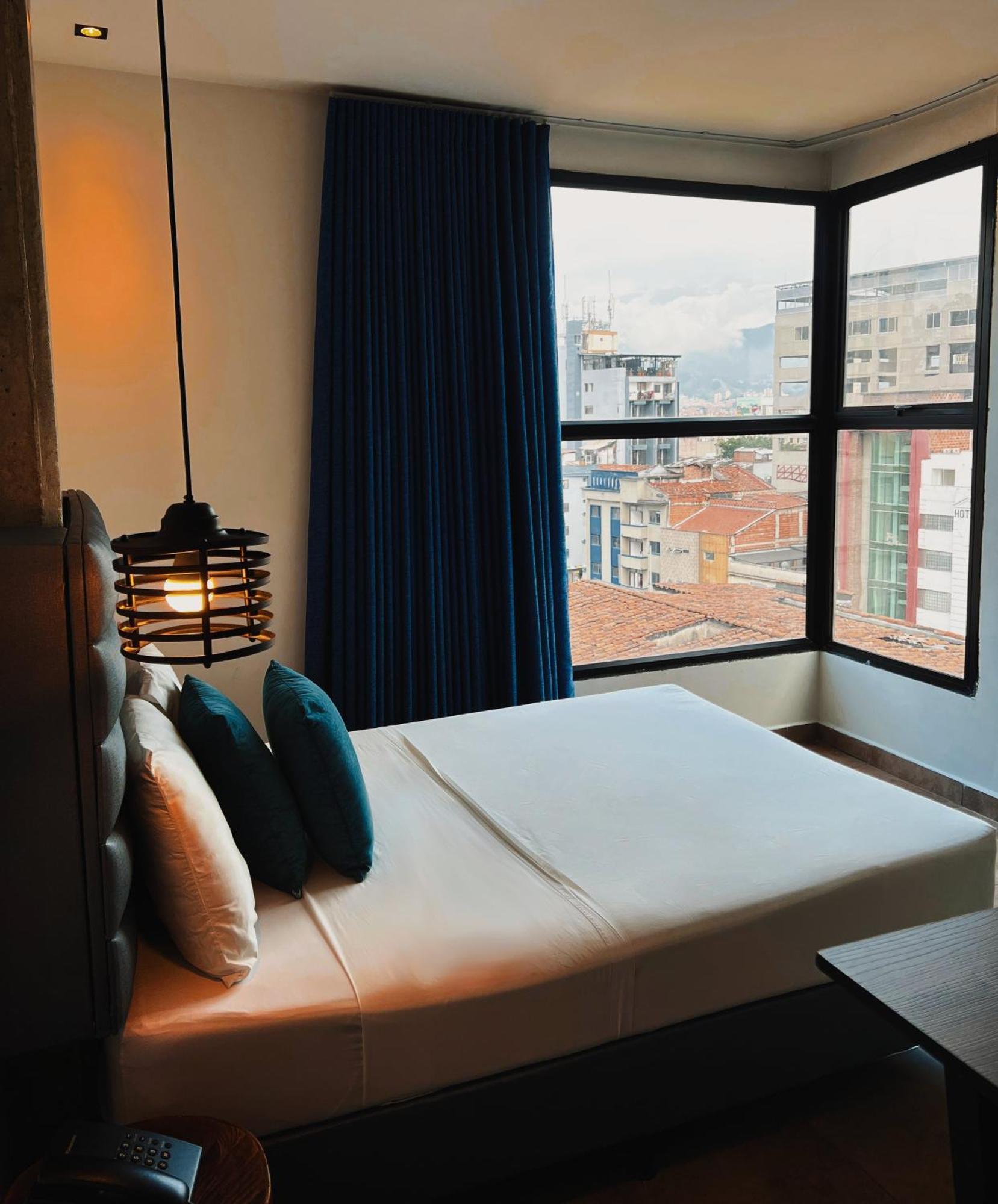 Apartahotel Medellin Bagian luar foto