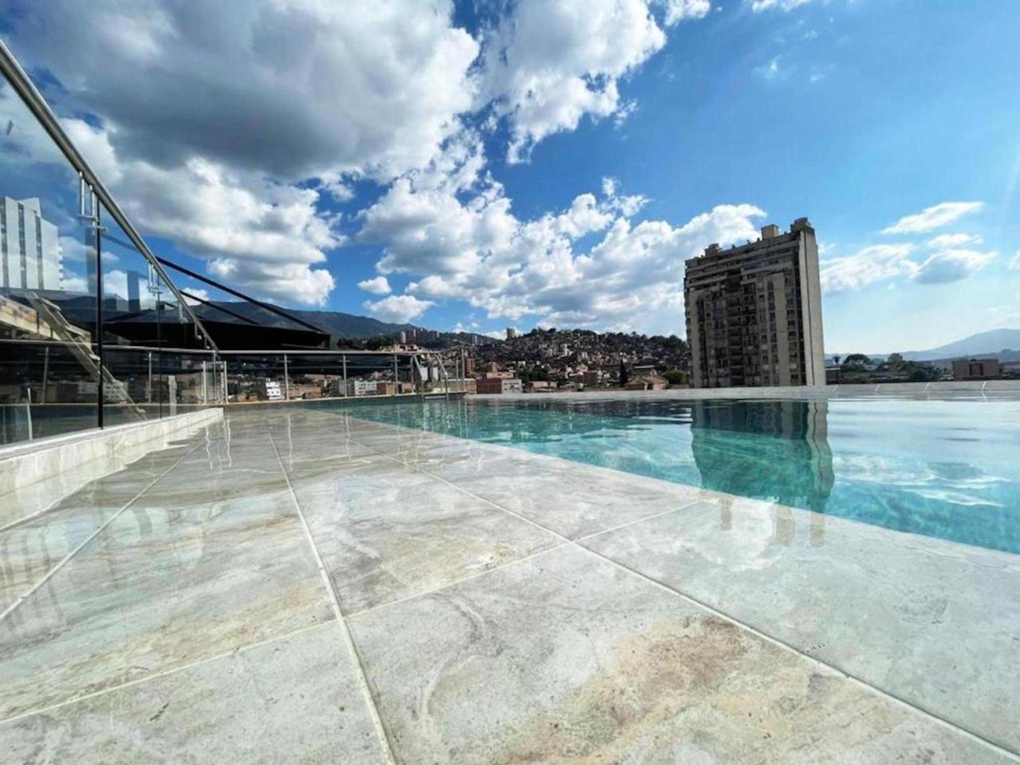 Apartahotel Medellin Bagian luar foto