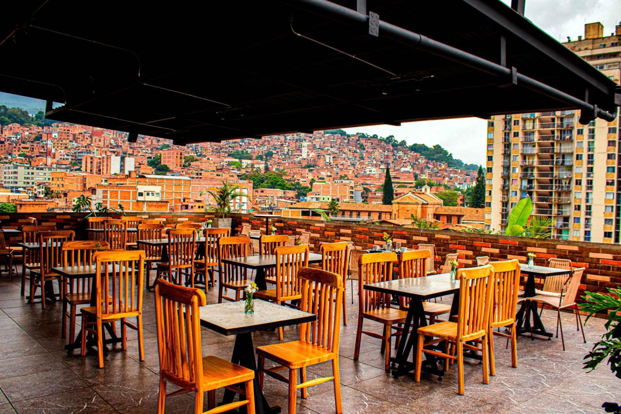 Apartahotel Medellin Bagian luar foto